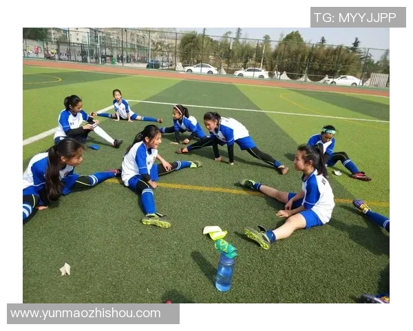 团结拼搏勇往直前小学足球口号激励孩子们追逐梦想与快乐